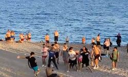 Genç kızın sahilde fotoğrafını çeken yabancı uyruklu şahıslara meydan dayağı!