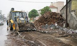 Odun Ambarları ve Küçük Sanayi Sitesi Hafriyat Atıklarından Temizleniyor