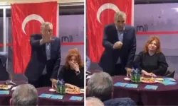 Bunu da gördük! Belediye başkan adayı vatandaşa el hareketi çekti!