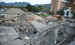 İnşaat halindeki bina çöktü: 5 işçi öldü 49 işçi kayıp