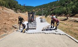 Göksun Kırsalında yollar parke taşıyla kaplanıyor!