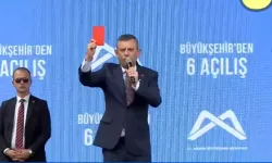 Saat verip bekleyen diyen Özel’in sürprizi elindeki kart çıktı!