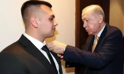 Cumhurbaşkanı Erdoğan, Recep Tayyip Erdoğan'a rozetini taktı!