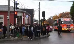 Ülkede 7.4'lük deprem oldu kimsenin burnu bile kanamadı!