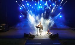Güçlü ve Pehlivan Söyledi, Müzikseverler Eşlik Etti