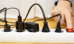 45 yıllık elektrik ustası uyardı: Bu cihazları üçlü prize takmayın