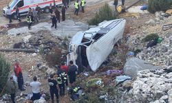 Mersin'de minibüs şarampole yuvarlandı: 5 ölü
