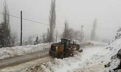 Onikişubat Belediyesi’nden kırsalda kesintisiz ulaşım için 7/24 karla mücadele!