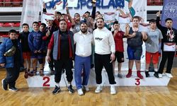 Kahramanmaraşlı Güreşçilerden Büyük Başarı: Grup Şampiyonu Oldular!