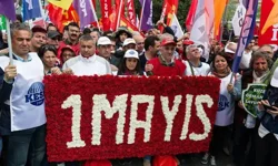 30 Nisan Yarım Gün mü, Okullar Tatil mi? 1 Mayıs 2026 Bankalar ve Kargolar Açık mı?