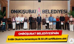 Onikişubat Belediyesi’nin Evlilik Okulu’nu tamamlayan ilk 50 çift sertifikalarını aldı!