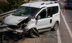Kahramanmaraş’ta otomobil bariyerlere çarpttı: 4 yaralı