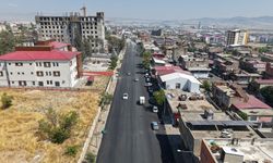 Büyükşehir, Şeyh Adil ve Girne Caddelerini Sıcak Asfaltla Yeniledi!