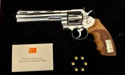 Erdoğan'ın NATO liderlerine hediye ettiği özel yapım revolverler Avrupa gündeminde! Her ülke farklı karar aldı