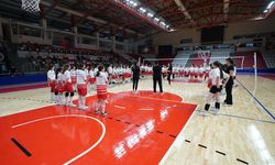 Büyükşehir’den Kadın Voleyboluna Altyapı Desteği!