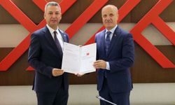 Rektör Okumuş, Atama Belgesini YÖK Başkanı Özvar'dan Aldı!