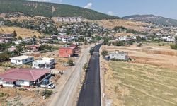 Büyükşehir, Türkoğlu Beyoğlu’nun Ana Bulvarını Sıcak Asfaltla Yeniliyor