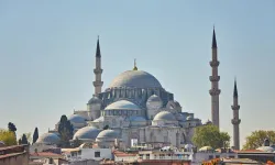 Cuma hutbesini kaçıranın namazı kabul olur mu? Cuma hutbesini dinlemek zorunlu mu?
