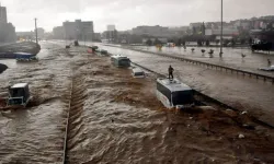 İstanbul’da Sağanak Felaketi! 2 Kişi Hayatını Kaybetti, Yüzlerce Noktayı Su Bastı