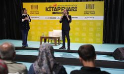 Fulya Öztürk ve Türker Akıncı Kitap Fuarında Sevenleriyle Buluştu