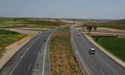 Bölünmüş Yolda Hız Sınırı Kaç? Otomobil, Kamyonet, Motosiklet, Minibüs ve Panelvan Hız Limitleri