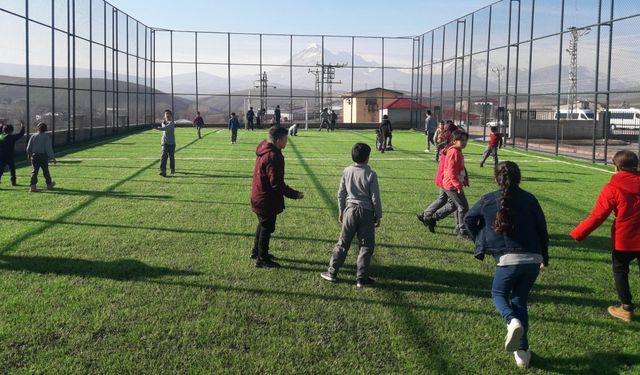 Büyükşehir’in Ekinözü’ne Kazandırdığı Halı Saha Beğeni Topladı