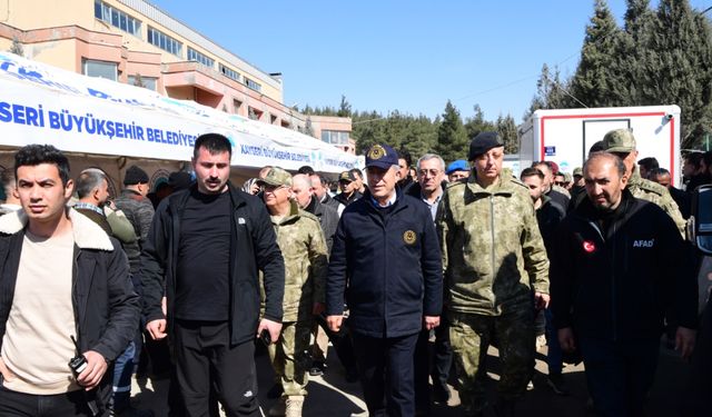 Başkan Güngör, Bakan Akar İle Birlikte Depremzedeleri Ziyaret Etti