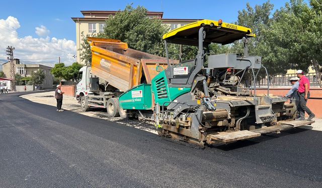 Kahramanmaraş Büyükşehir Erkenez’in Ana Caddesini Asfaltlıyor