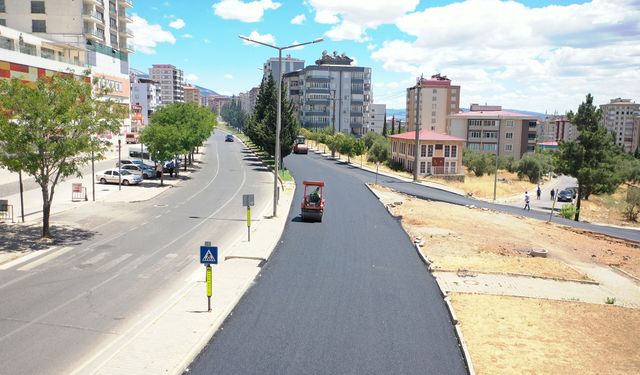 Kahramanmaraş Büyükşehir, caddeleri bir bir yeniliyor!