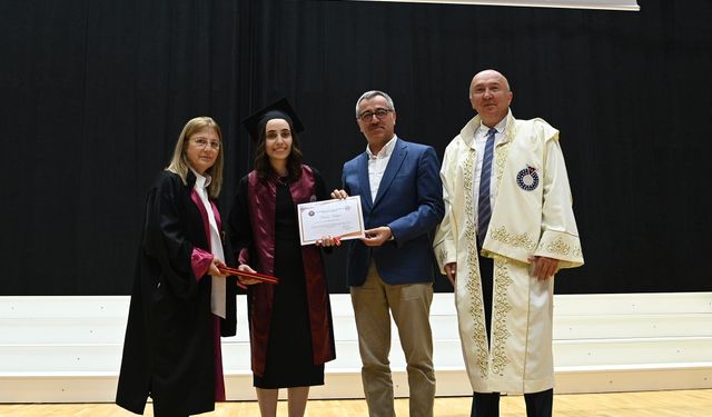 Başkan Güngör, Tıp Öğrencilerinin Mezuniyet Heyecanına Ortak Oldu