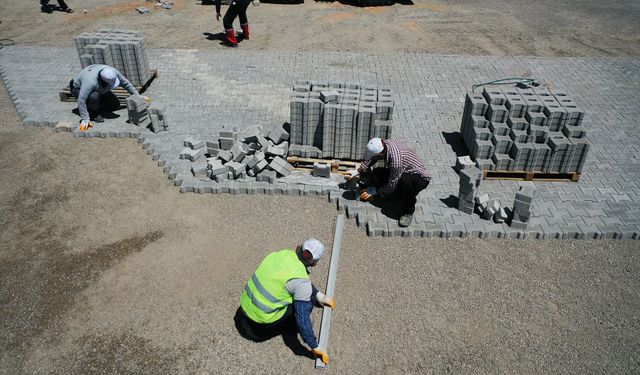 Büyükşehir, Geçici Çarşıda Üstyapı İmalatlarını Sürdürüyor