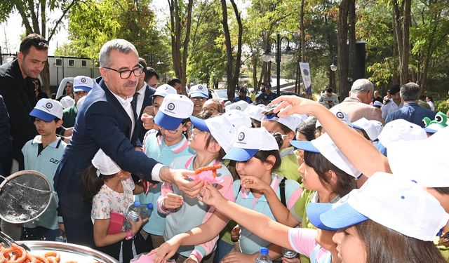 Başkan Güngör, Öğrencilerin Sevinçlerine Ortak Oldu