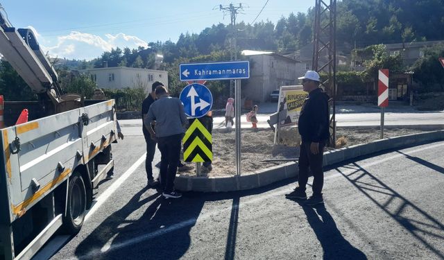 Büyükşehir, Trafik İşaret ve İşaretçilerinin Bakımını Sürdürüyor