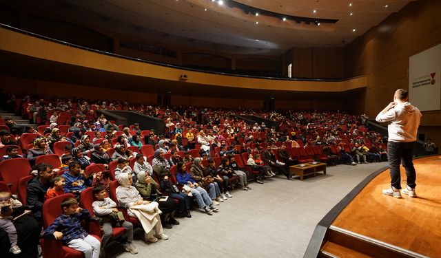 Çocuklar ‘Sertaç Abi’ ile Oyun Dünyasına Yolculuk Etti