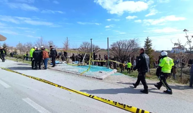 Konya'da otomobil otobüs durağına daldı: 4 ölü, 5 yaralı