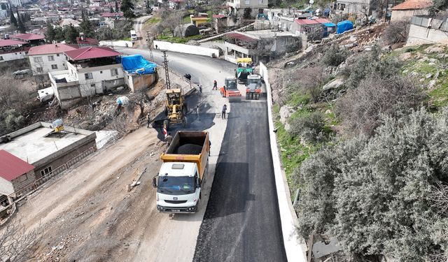 Türkoğlu’nda Orçan Caddesi Sıcak Asfaltla kaplandı!