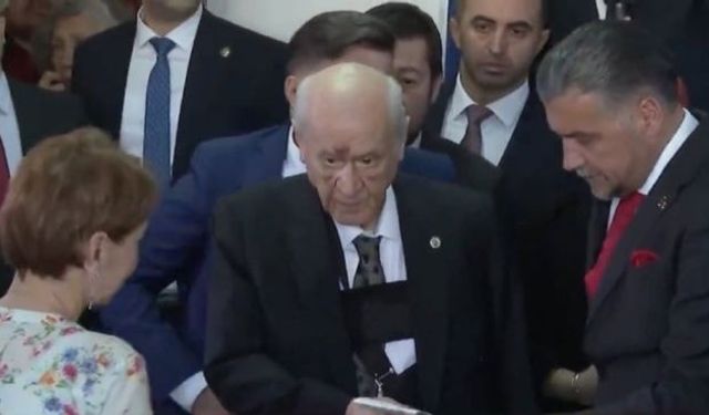 Devlet Bahçeli'nin yüzüne ne oldu! Morluklar dikkati çekti