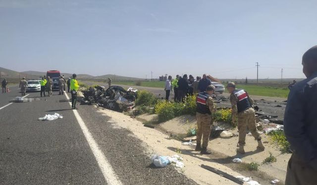 Şanlıurfa'da feci kaza! 1'i polis 4 ölü