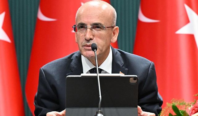 En Düşük Emekli Maaşı 10.000 TL Kalacak mı? Mehmet Şimşek 'Mecburuz' deyip açıkladı