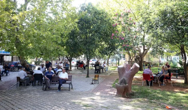 Kahramanmaraş'ta sıcaktan bayılanların imdadına yetişiyor