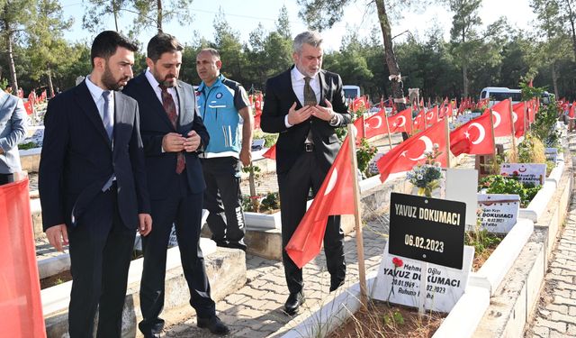 Başkan Görgel’den Bayramda Mezarlık Ziyareti