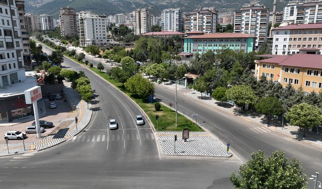 Kahramanmaraş’ta Mustafa Or Caddesi’ndeki Yaya Yolları Yenileniyor!