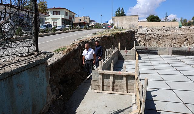 Ekinözü’nde temel kazısında ortaya çıkan tarihi kemer ve tünel için inşaat başladı!