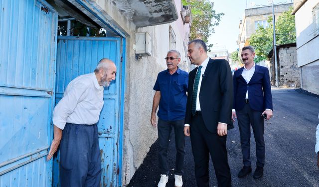 Dumlupınar Mahallesi sakinlerinden Başkan Toptaş’a asfalt teşekkürü