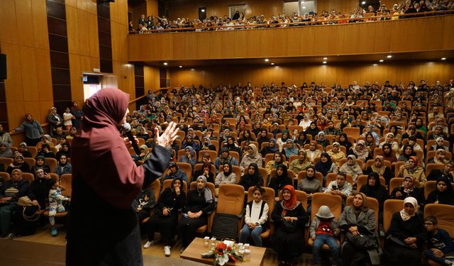 Aile Danışmanı Erdim, Ebeveyn - Çocuk İlişkisine Işık Tuttu