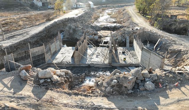 Büyükşehir, Yeni Köprü Menfezle Dadağlı’nın Ulaşımını İyileştiriyor!