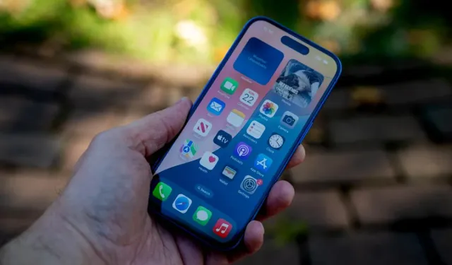 Trump'ın vergi kararı sonrası iPhone fiyatları ne kadar olacak? Dev zam kararı şaşırttı