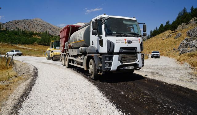 Göksun Kırsalında Konforlu Ulaşım İçin Büyükşehir Görev Başında!