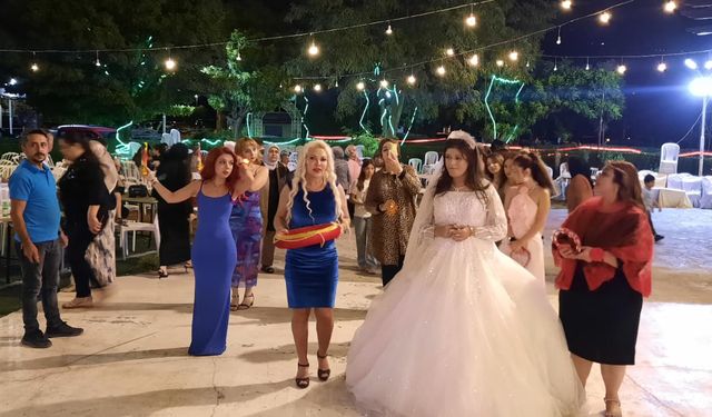 Mavi Kadınlar Derneği’nden Zihinsel Engelli Ayşenur’a Anlamlı Düğün