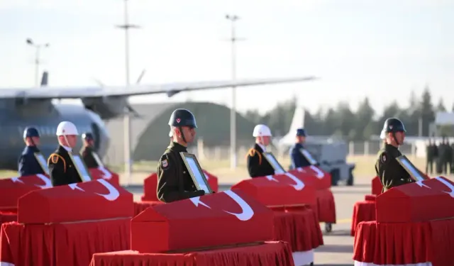 Türkiye Şehitlerini Uğurladı: 20 Asker Gözyaşlarıyla Son Yolculuğuna Uğurlandı